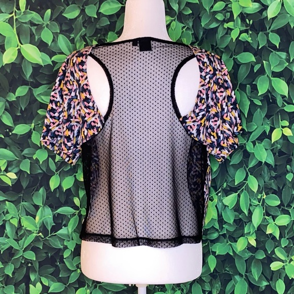 COLORFUL ABSTRACT TOP W/ POLKADOT SHEER CUTOUT BACK · SIZE M - Picture 5 of 5